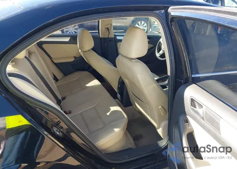 2013 Volkswagen Jetta 2.5L Se z USA, uszkodzony, nr VIN 3VWDX7AJ7DM440522